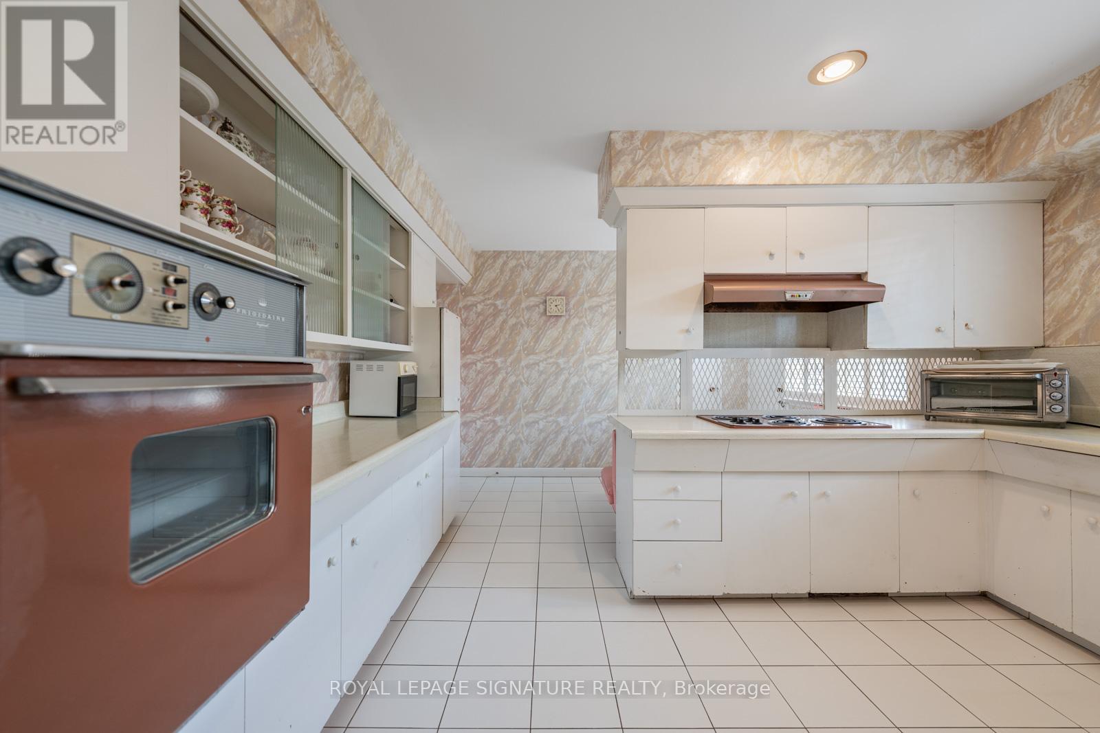 66 Carscadden Drive, Toronto, Ontario  M2R 2A9 - Photo 13 - C12976378