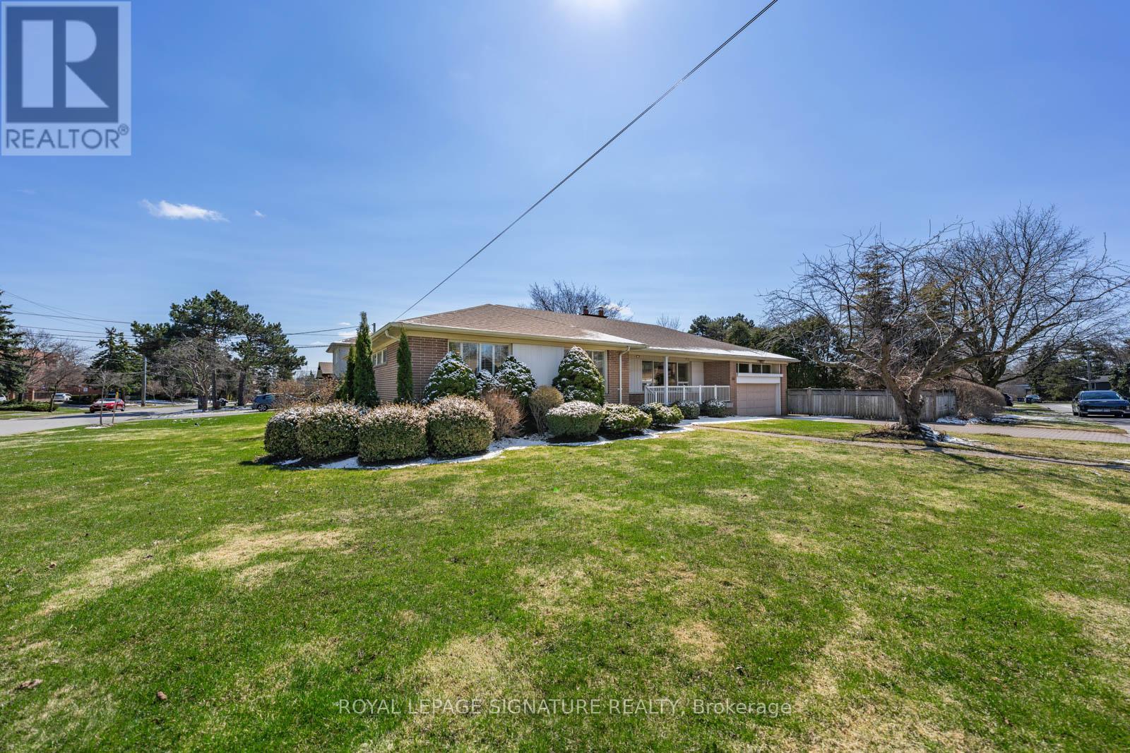 66 Carscadden Drive, Toronto, Ontario  M2R 2A9 - Photo 33 - C12976378