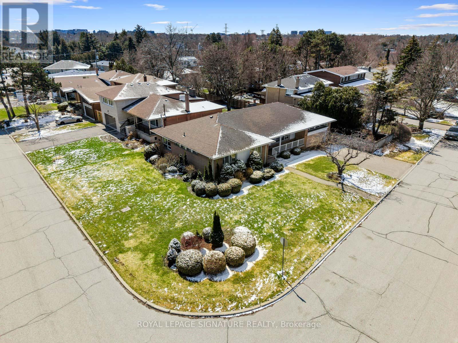 66 Carscadden Drive, Toronto, Ontario  M2R 2A9 - Photo 34 - C12976378