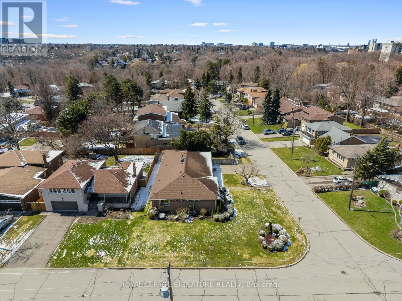 66 Carscadden Drive, Toronto, Ontario  M2R 2A9 - Photo 35 - C12976378