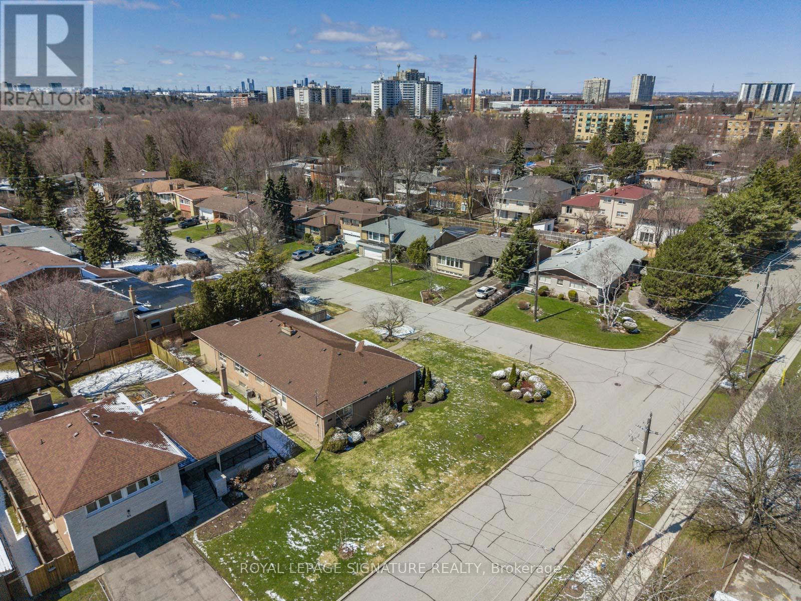 66 Carscadden Drive, Toronto, Ontario  M2R 2A9 - Photo 36 - C12976378