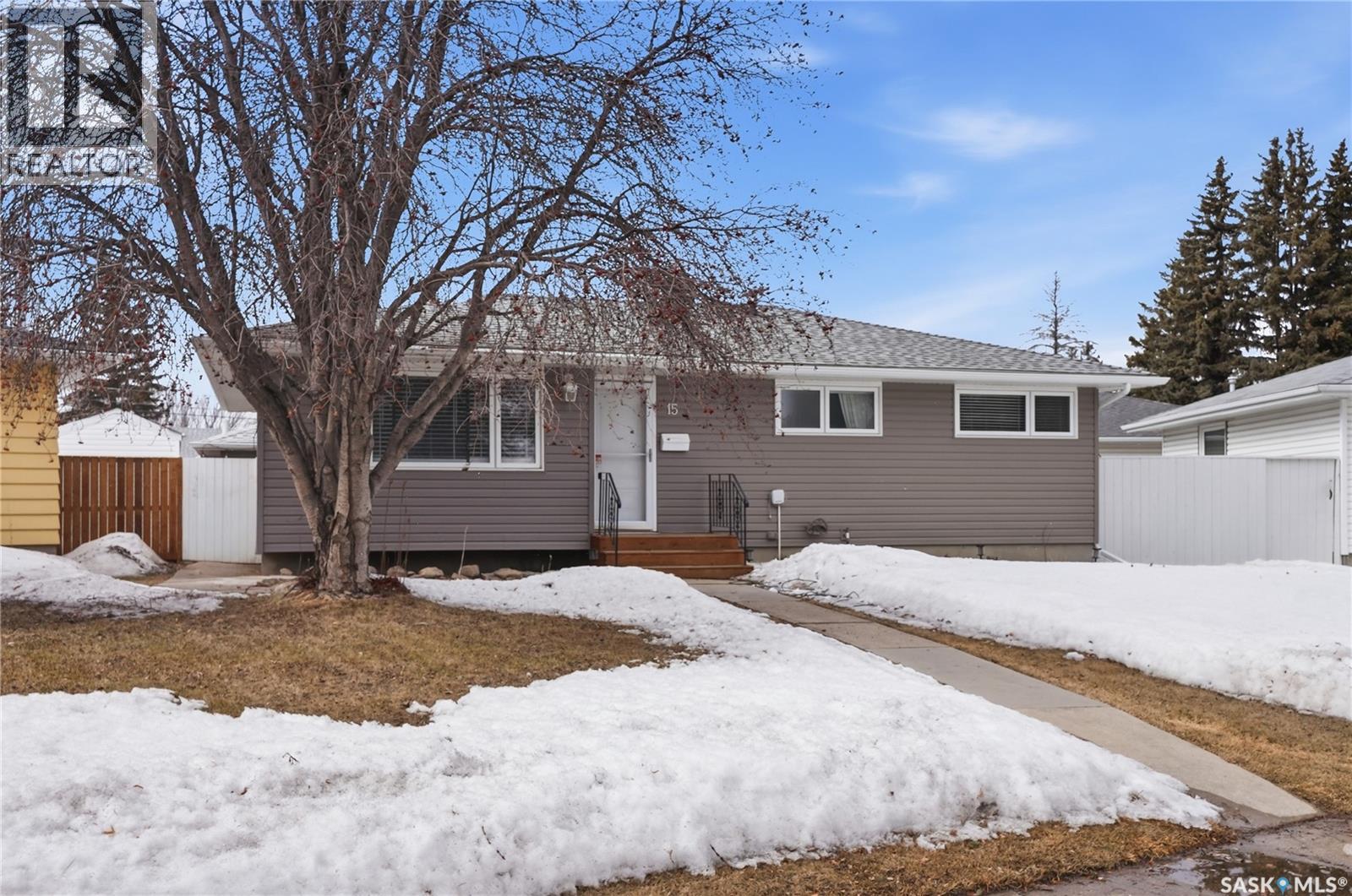 15 Stewart Avenue, Saskatoon, Saskatchewan  S7L 3S5 - Photo 3 - SK032300