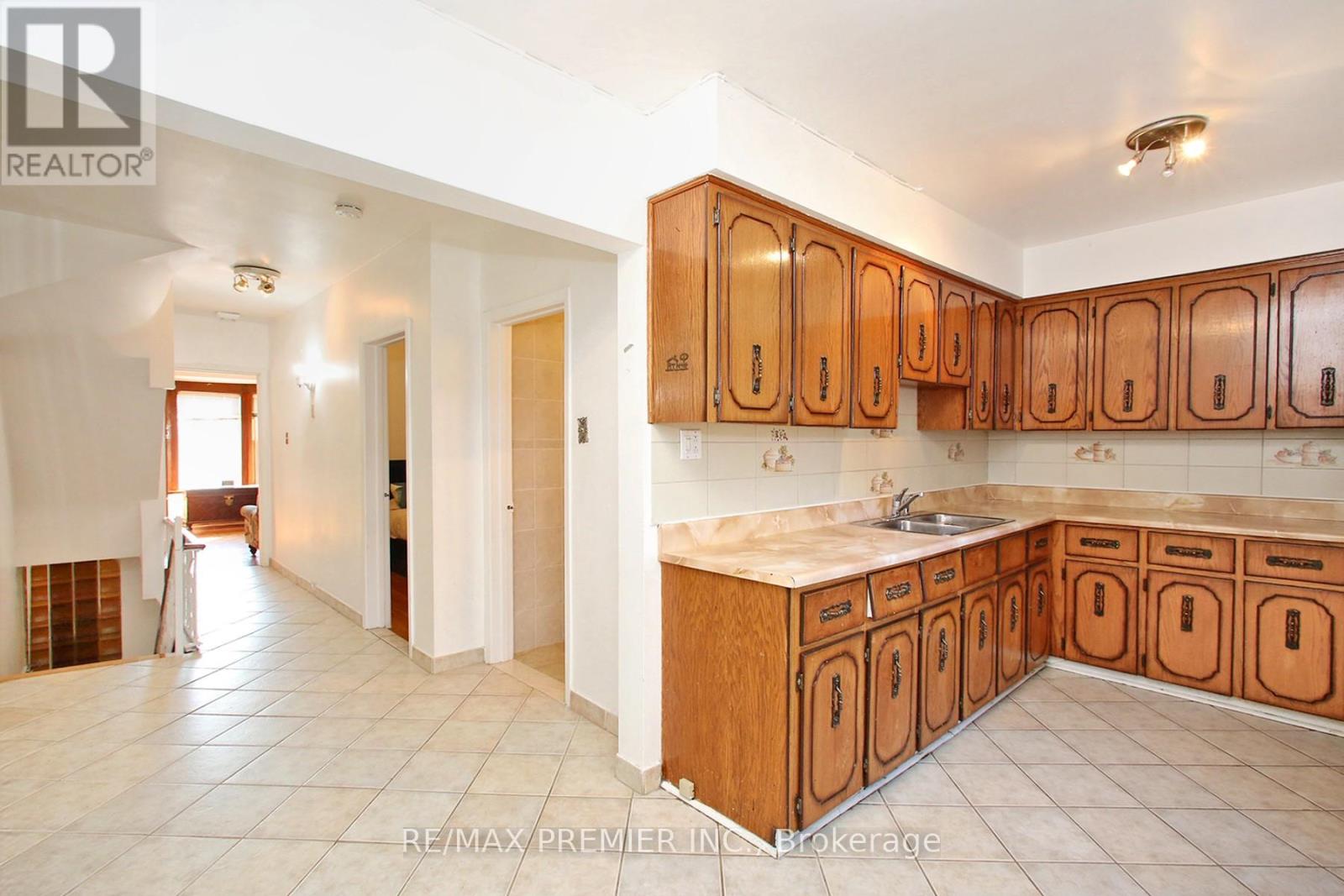 172 Lauder Avenue, Toronto, Ontario  M6E 3H4 - Photo 12 - C12976410