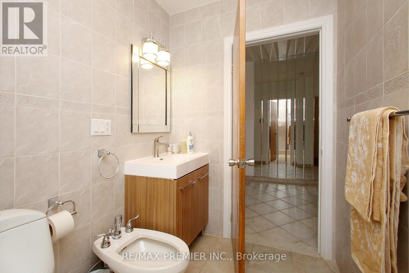 172 Lauder Avenue, Toronto, Ontario  M6E 3H4 - Photo 23 - C12976410