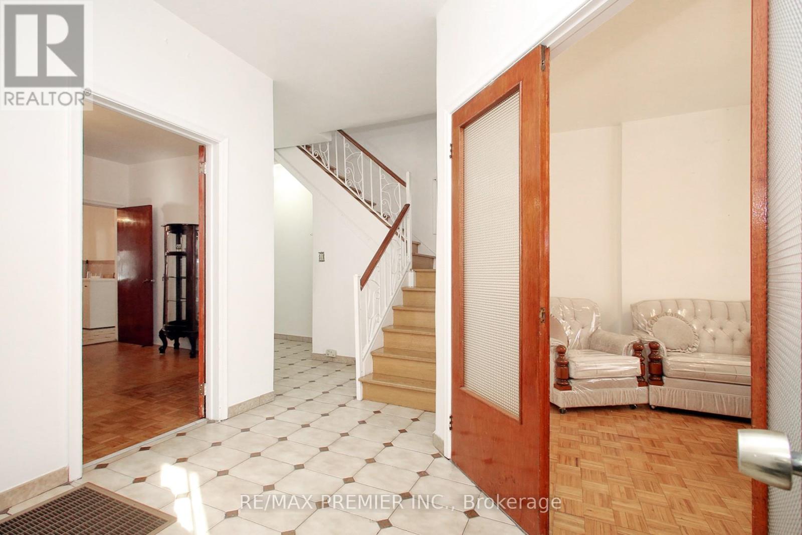 172 Lauder Avenue, Toronto, Ontario  M6E 3H4 - Photo 4 - C12976410