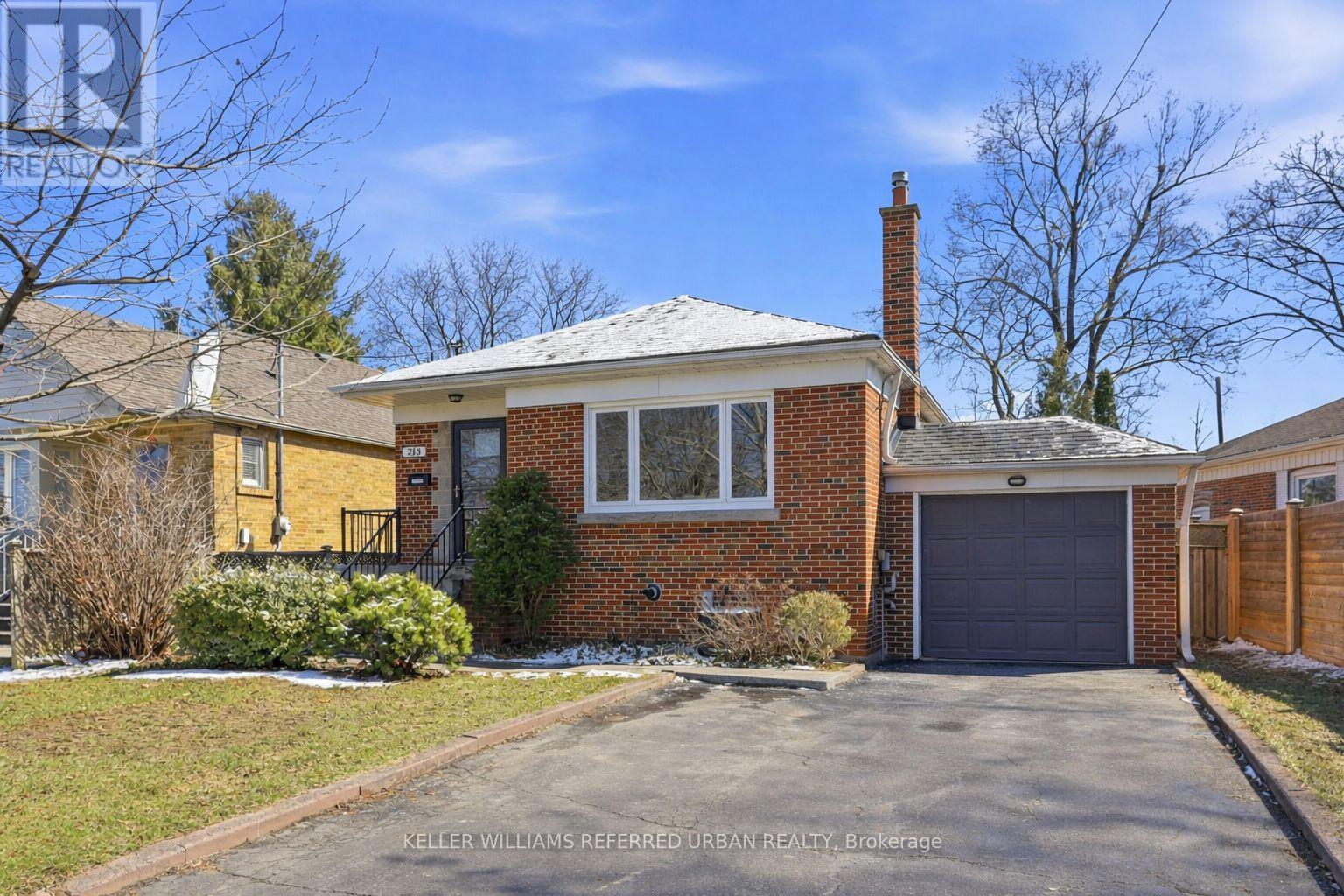 213 FRANKLIN AVENUE, Toronto, Ontario