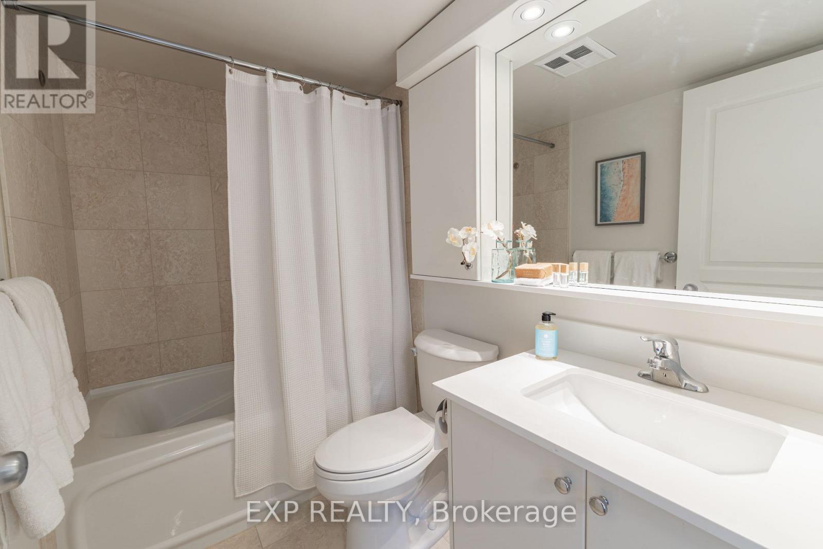 1603 - 801 Bay Street, Toronto, Ontario  M5S 1Y9 - Photo 14 - C12976460