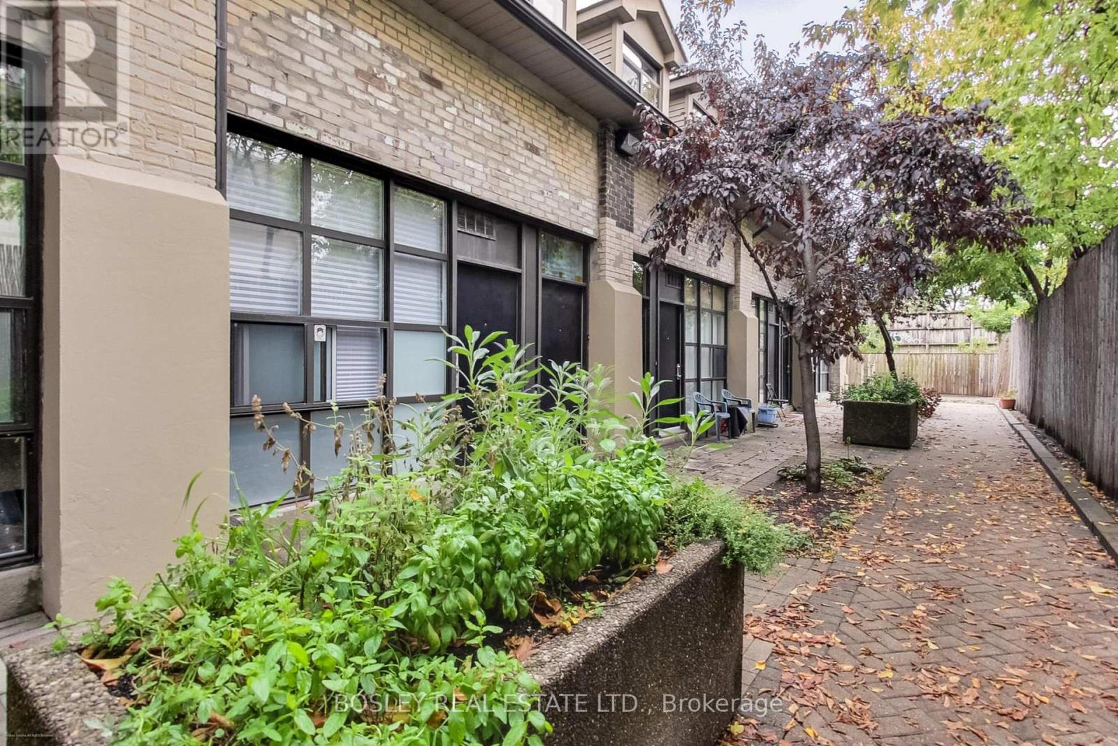 211 - 284 St. Helens Avenue, Toronto, Ontario  M6H 4A4 - Photo 15 - C12976494