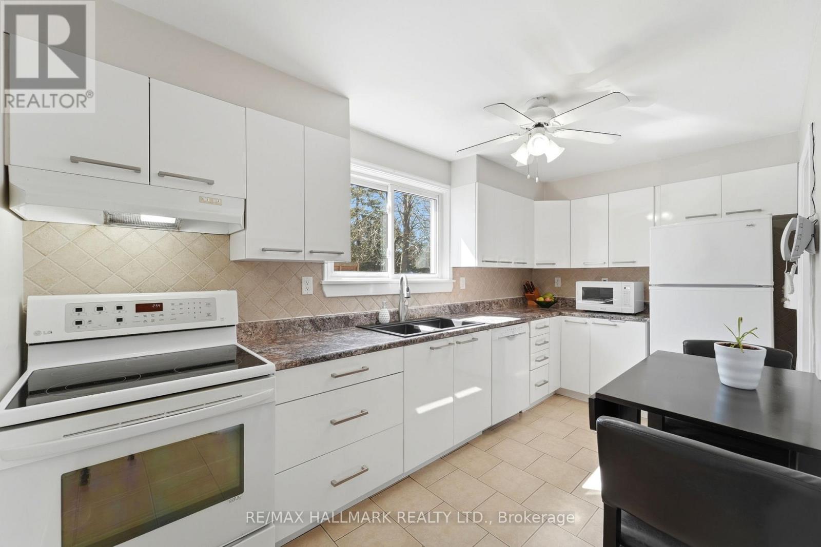 41 Twin Pauls Crescent, Toronto, Ontario  M1R 3Z6 - Photo 7 - E12976154