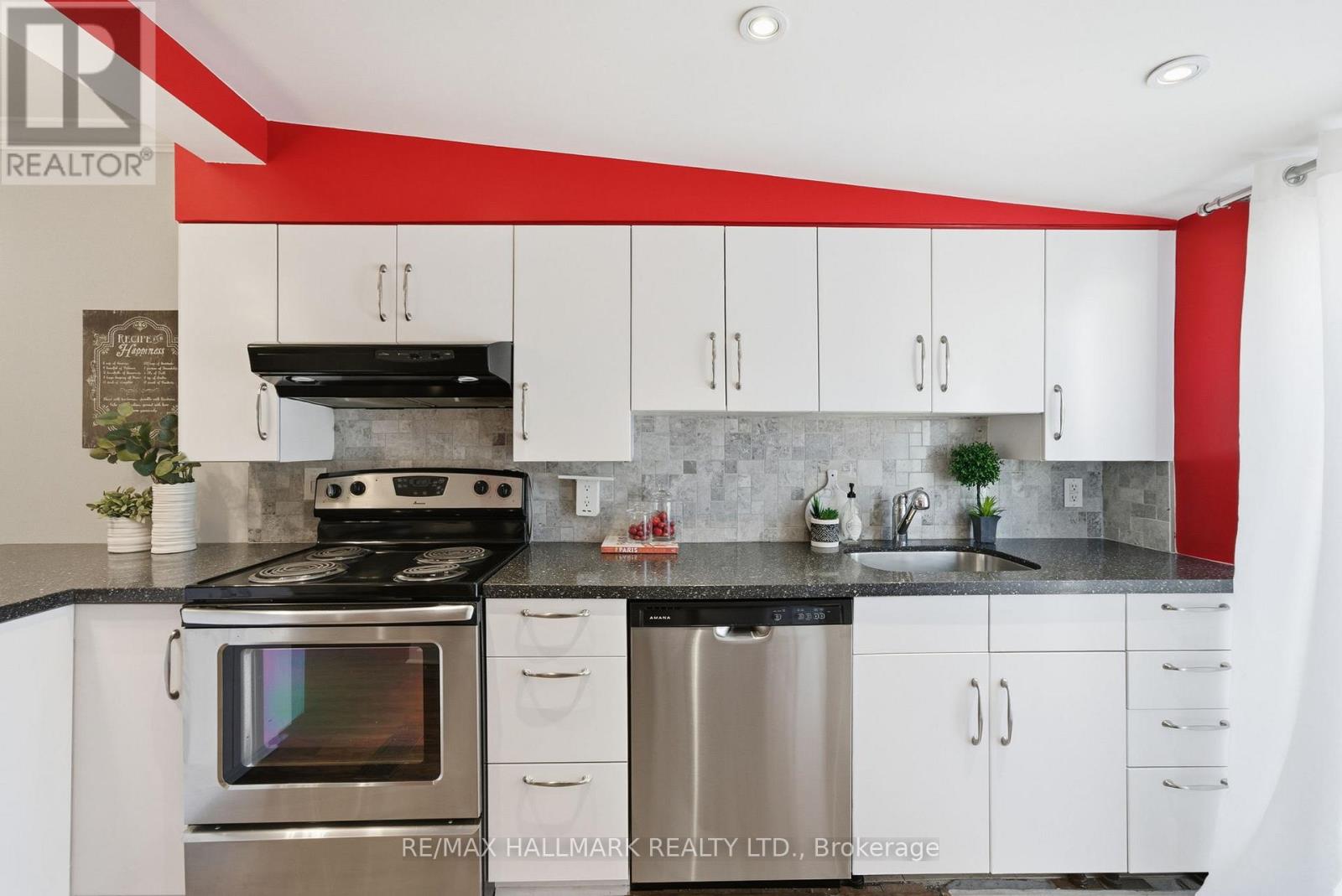 1002 Victoria Park Avenue, Toronto, Ontario  M4B 2J6 - Photo 18 - E12976294