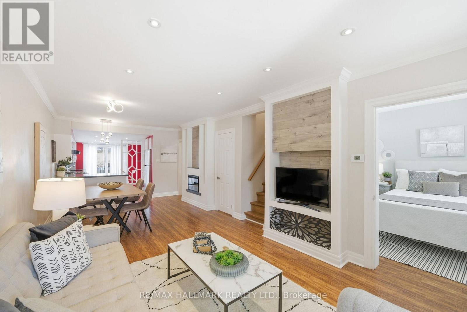 1002 Victoria Park Avenue, Toronto, Ontario  M4B 2J6 - Photo 8 - E12976294