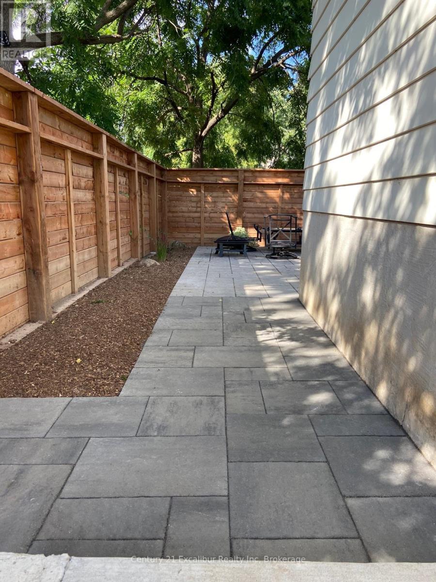 881 Lawrence Road, Hamilton, Ontario  L8K 2A4 - Photo 20 - X12973214