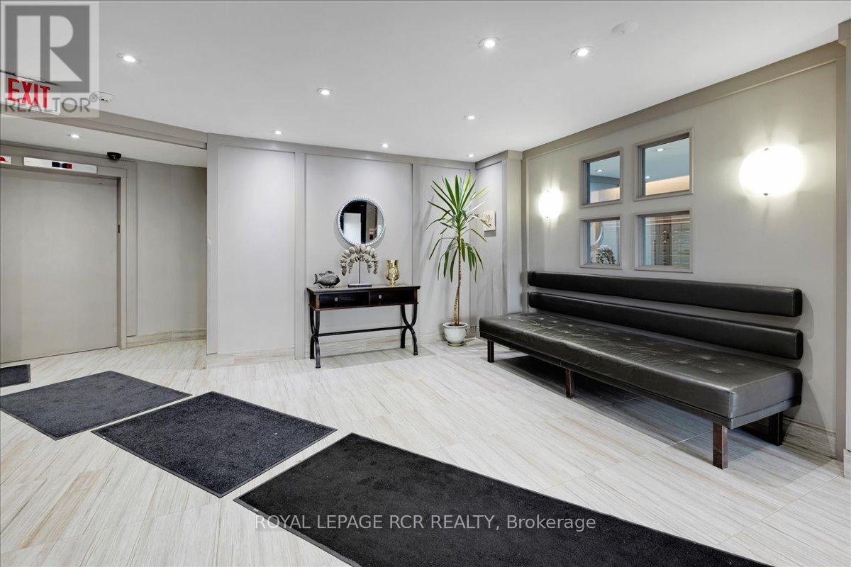 613 - 260 Davis Drive, Newmarket, Ontario  L3Y 7C3 - Photo 5 - N12975264