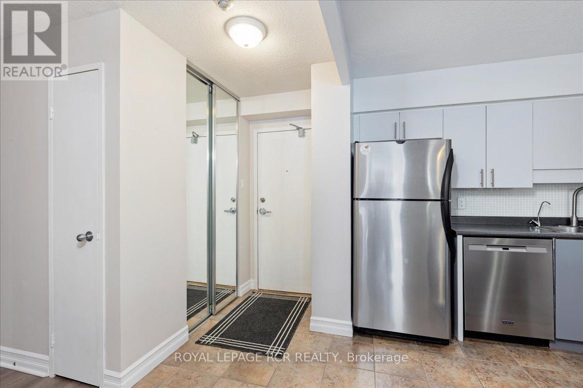 613 - 260 Davis Drive, Newmarket, Ontario  L3Y 7C3 - Photo 8 - N12975264