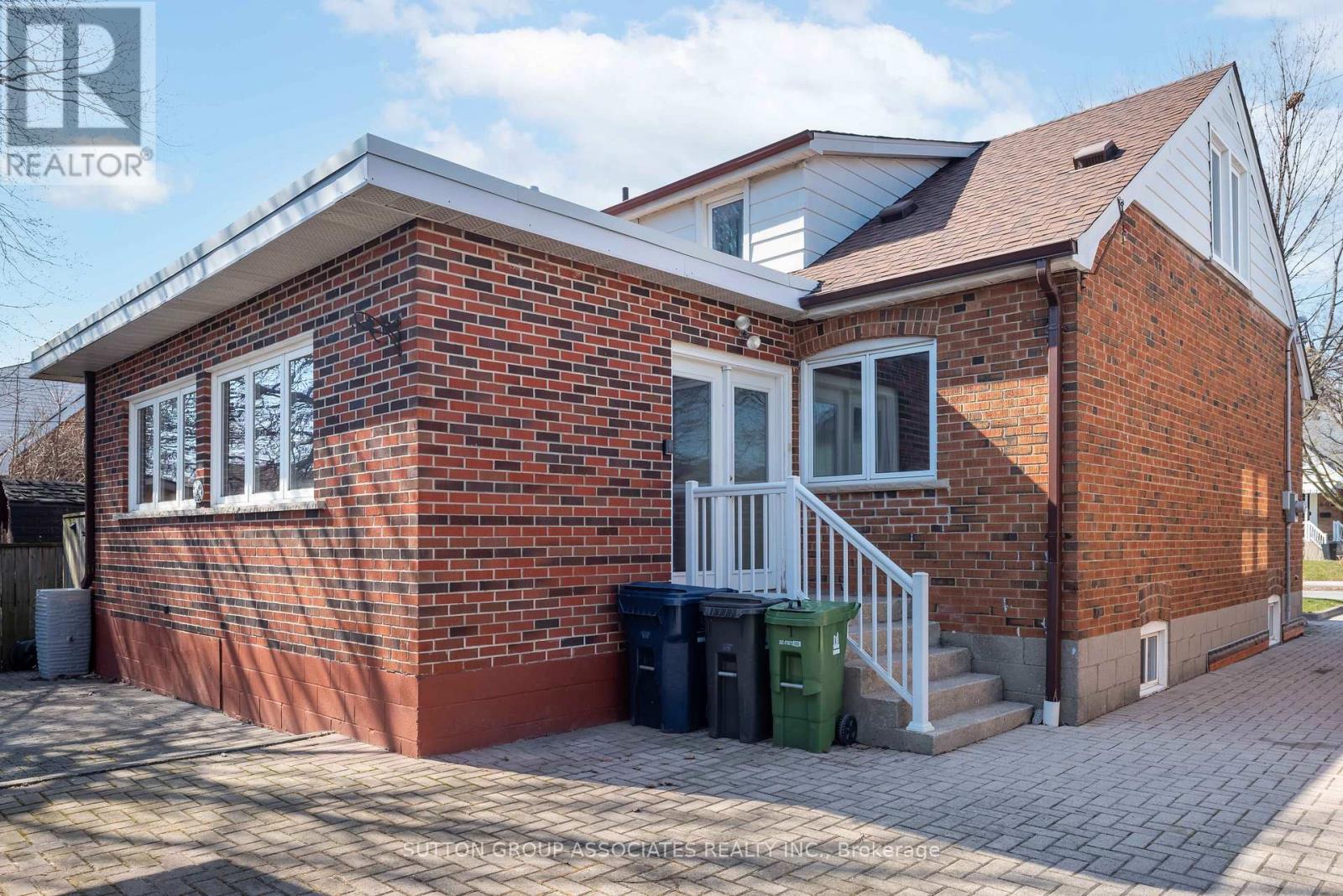 683 Glengrove Avenue, Toronto, Ontario  M6B 2J2 - Photo 29 - W12971304