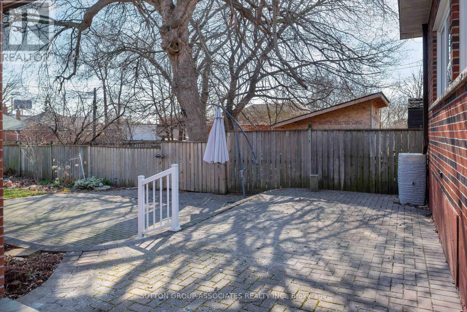 683 Glengrove Avenue, Toronto, Ontario  M6B 2J2 - Photo 30 - W12971304