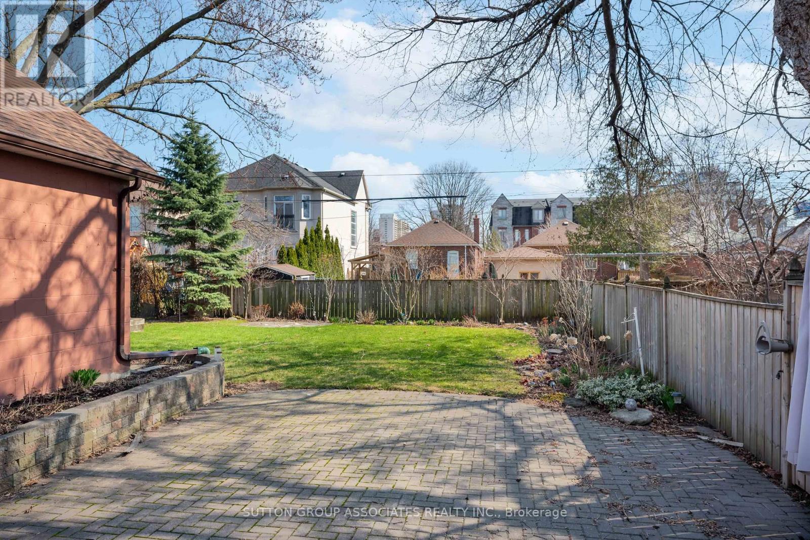 683 Glengrove Avenue, Toronto, Ontario  M6B 2J2 - Photo 32 - W12971304