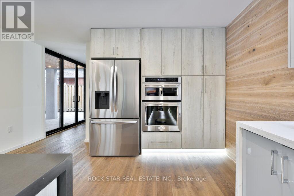 370 Goodram Drive, Burlington, Ontario  L7L 2K1 - Photo 11 - W12972366