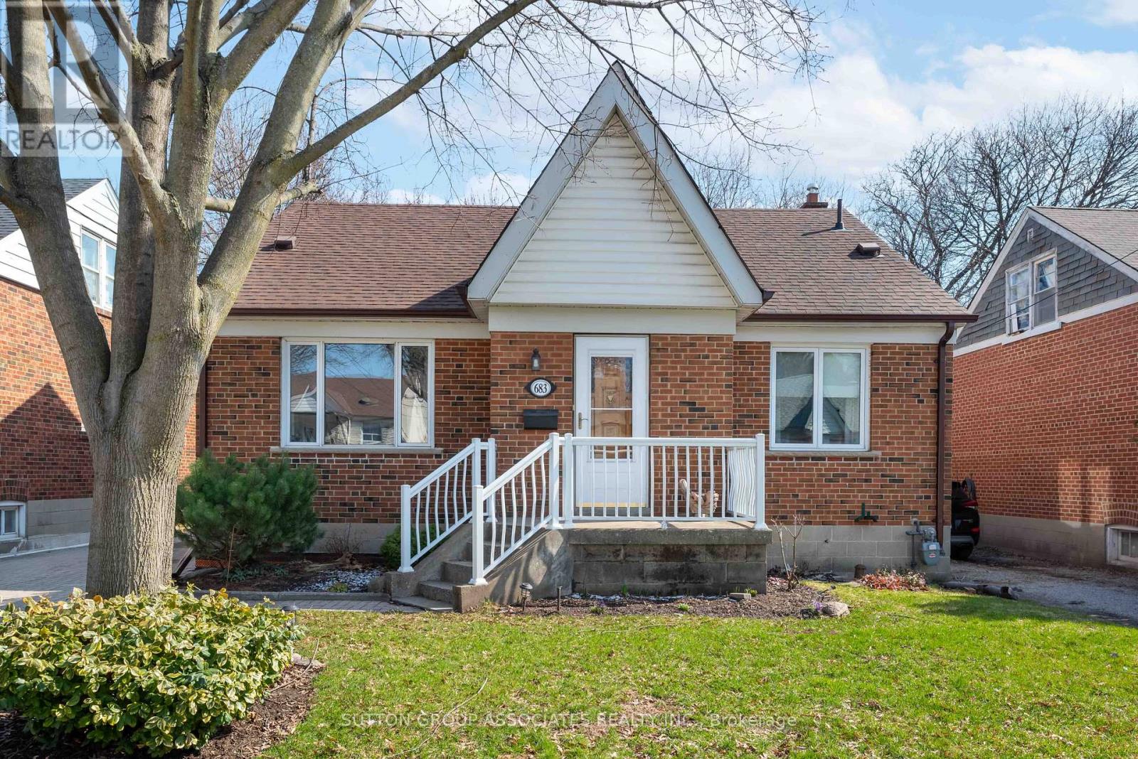 683 Glengrove Avenue, Toronto, Ontario  M6B 2J2 - Photo 2 - W12971304