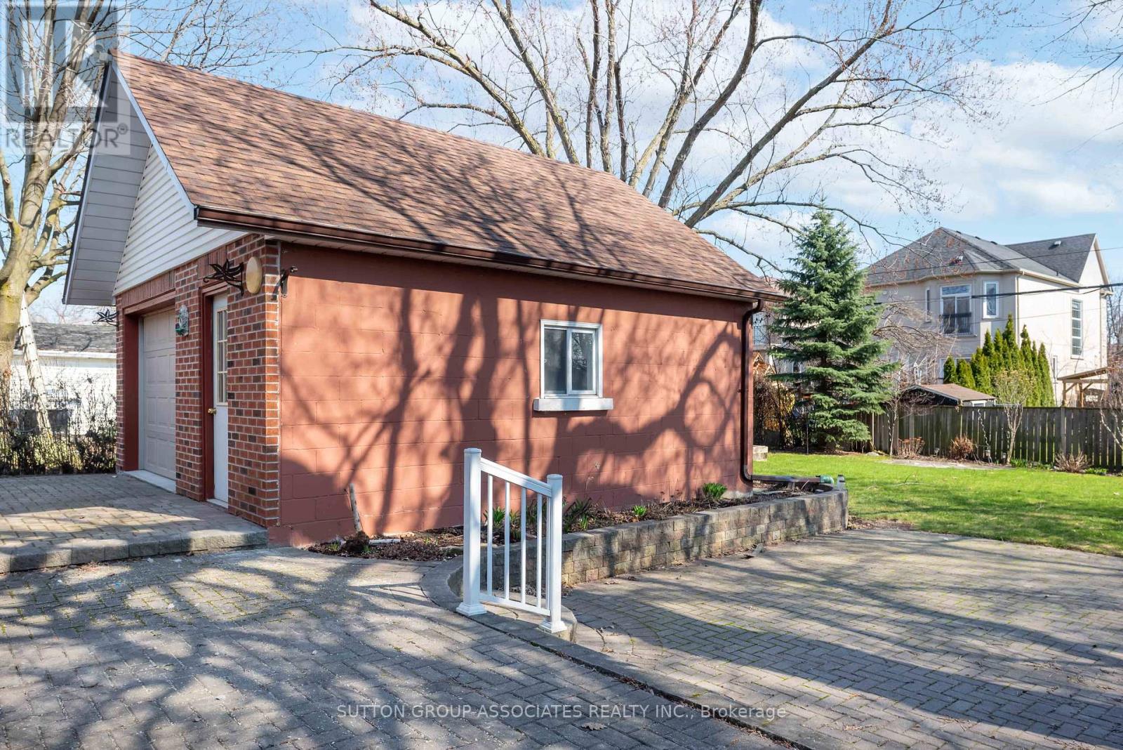 683 Glengrove Avenue, Toronto, Ontario  M6B 2J2 - Photo 28 - W12971304