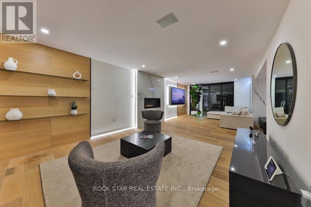 370 Goodram Drive, Burlington, Ontario  L7L 2K1 - Photo 16 - W12972366