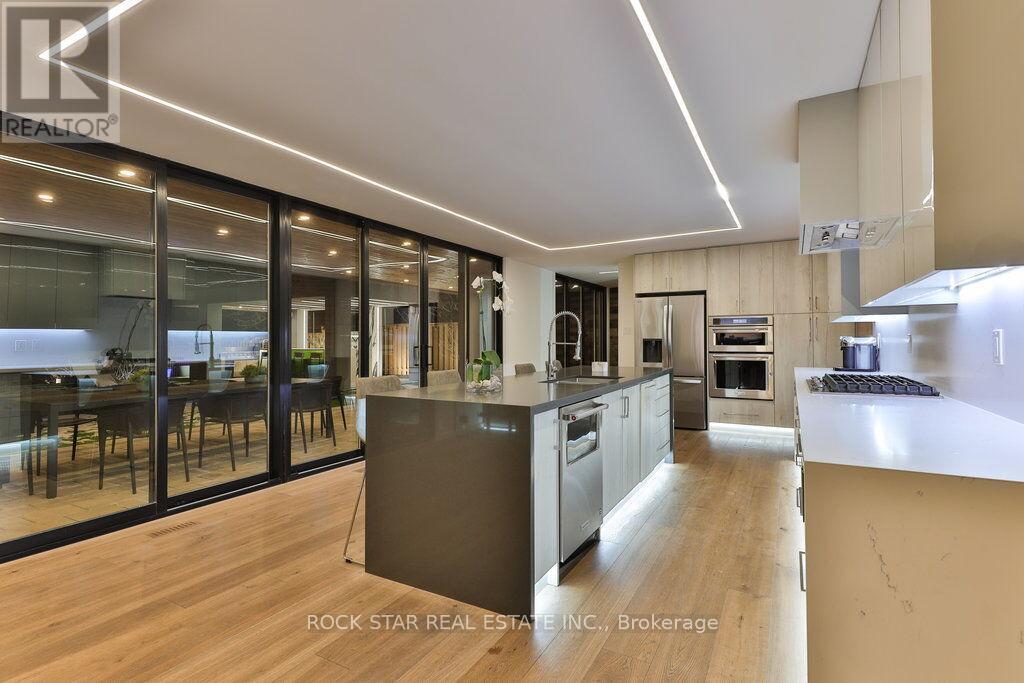 370 Goodram Drive, Burlington, Ontario  L7L 2K1 - Photo 9 - W12972366