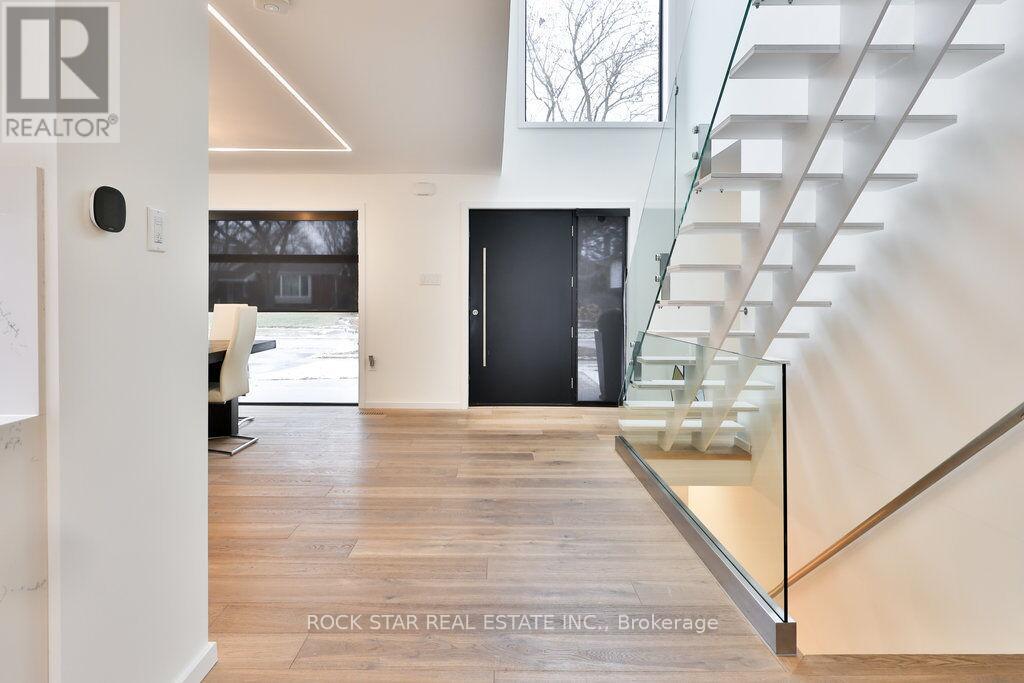 370 Goodram Drive, Burlington, Ontario  L7L 2K1 - Photo 6 - W12972366