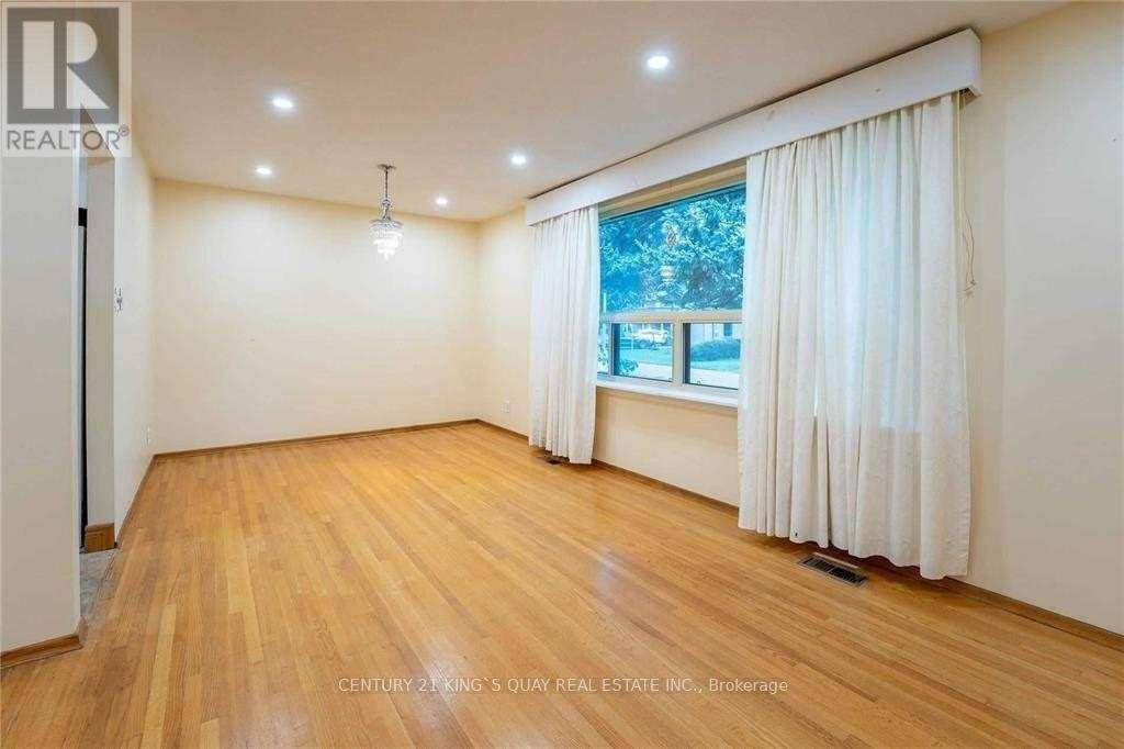 7 Ennismore Place, Toronto, Ontario  M2J 1Z9 - Photo 6 - C12860874