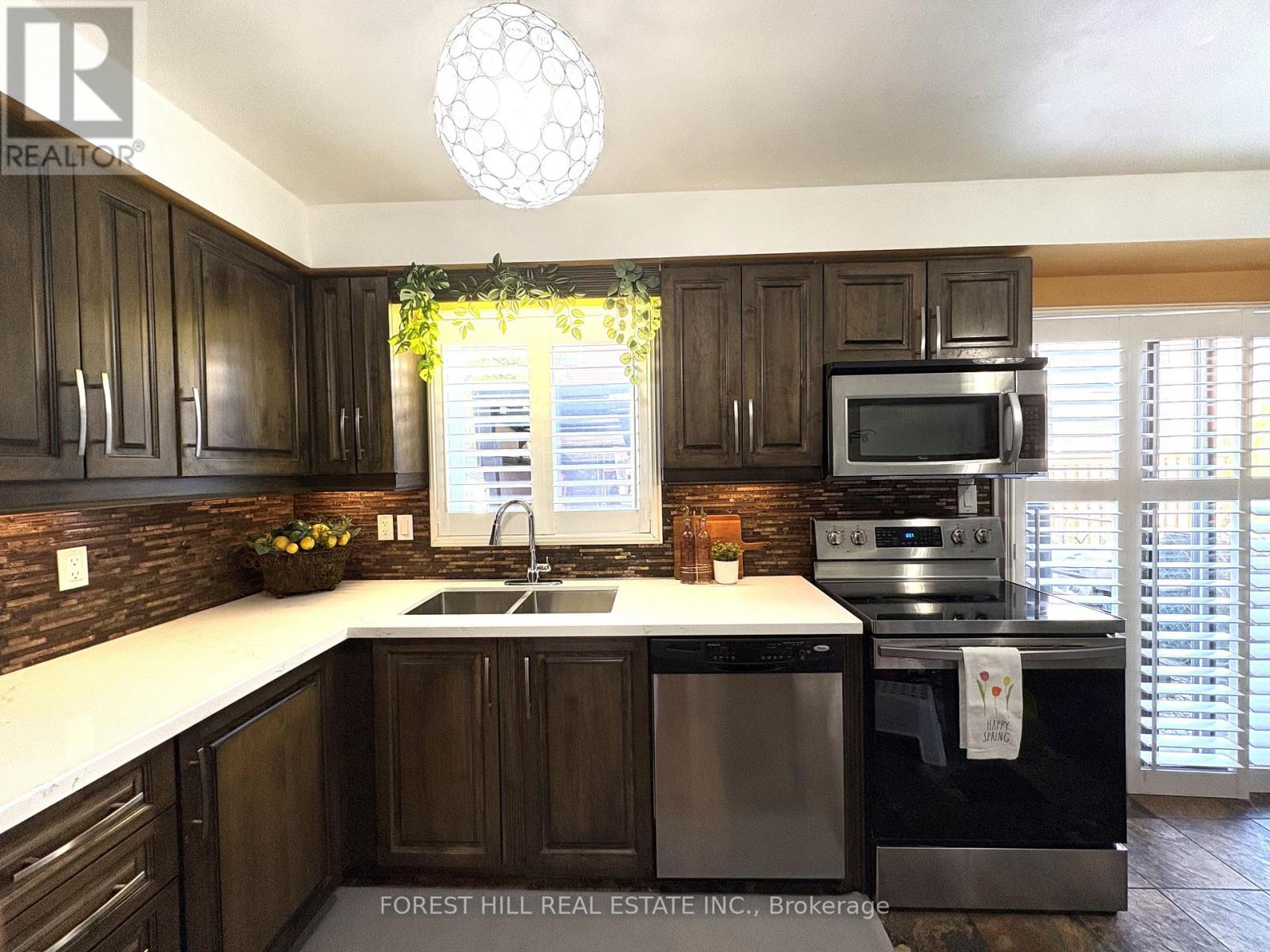 26 Laurel Valley Court, Vaughan, Ontario  L4K 2B3 - Photo 10 - N12976146