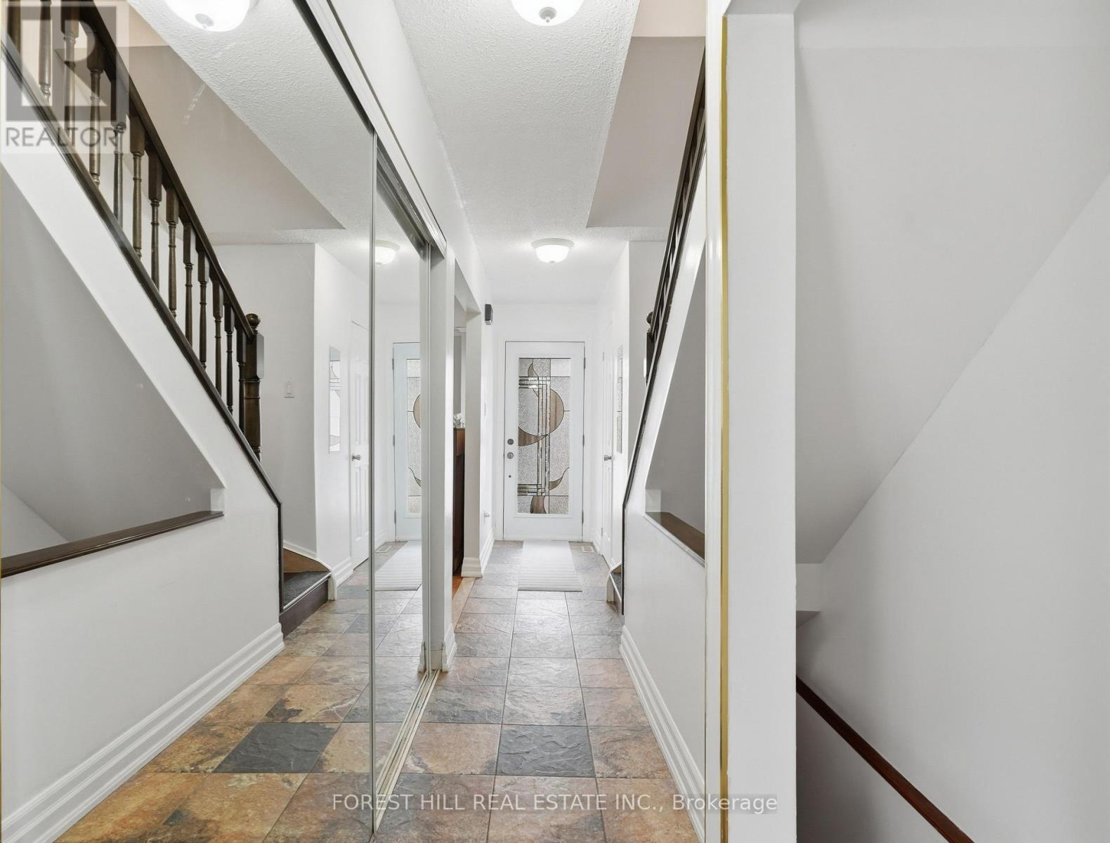 26 Laurel Valley Court, Vaughan, Ontario  L4K 2B3 - Photo 23 - N12976146