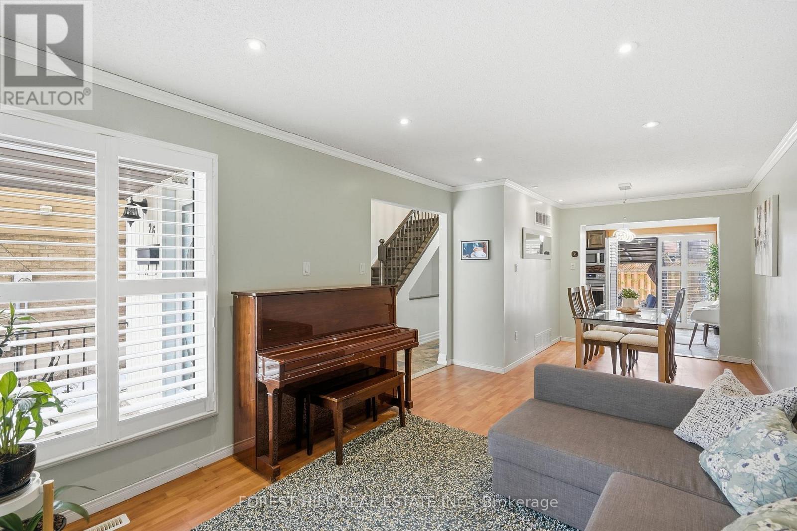 26 Laurel Valley Court, Vaughan, Ontario  L4K 2B3 - Photo 7 - N12976146