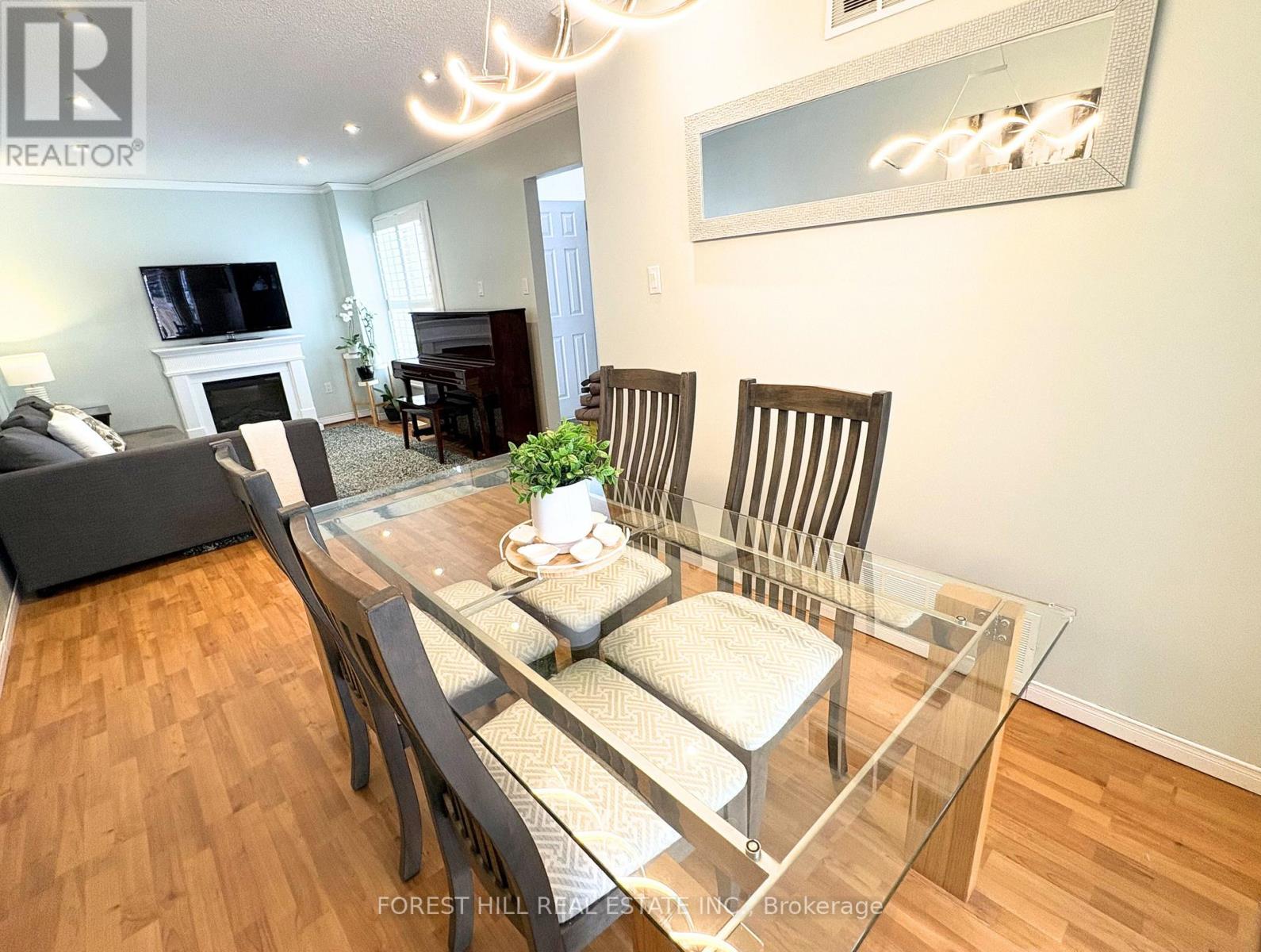 26 Laurel Valley Court, Vaughan, Ontario  L4K 2B3 - Photo 8 - N12976146