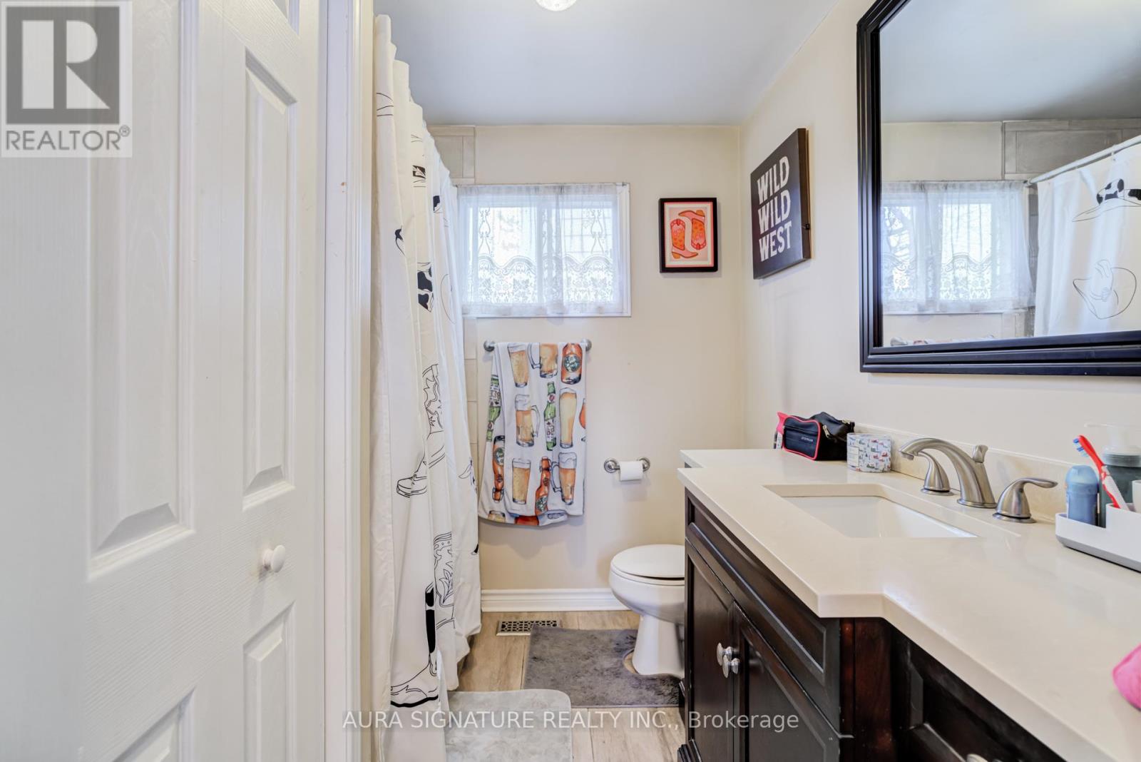 20 Riveredge Drive, Georgina, Ontario  L4P 2N9 - Photo 19 - N12976156