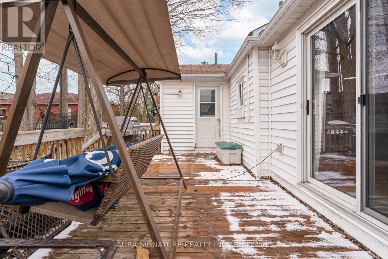 20 Riveredge Drive, Georgina, Ontario  L4P 2N9 - Photo 22 - N12976156