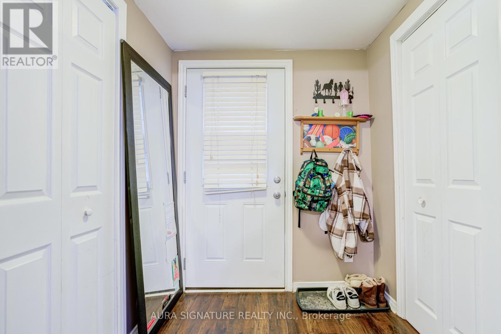 20 Riveredge Drive, Georgina, Ontario  L4P 2N9 - Photo 4 - N12976156