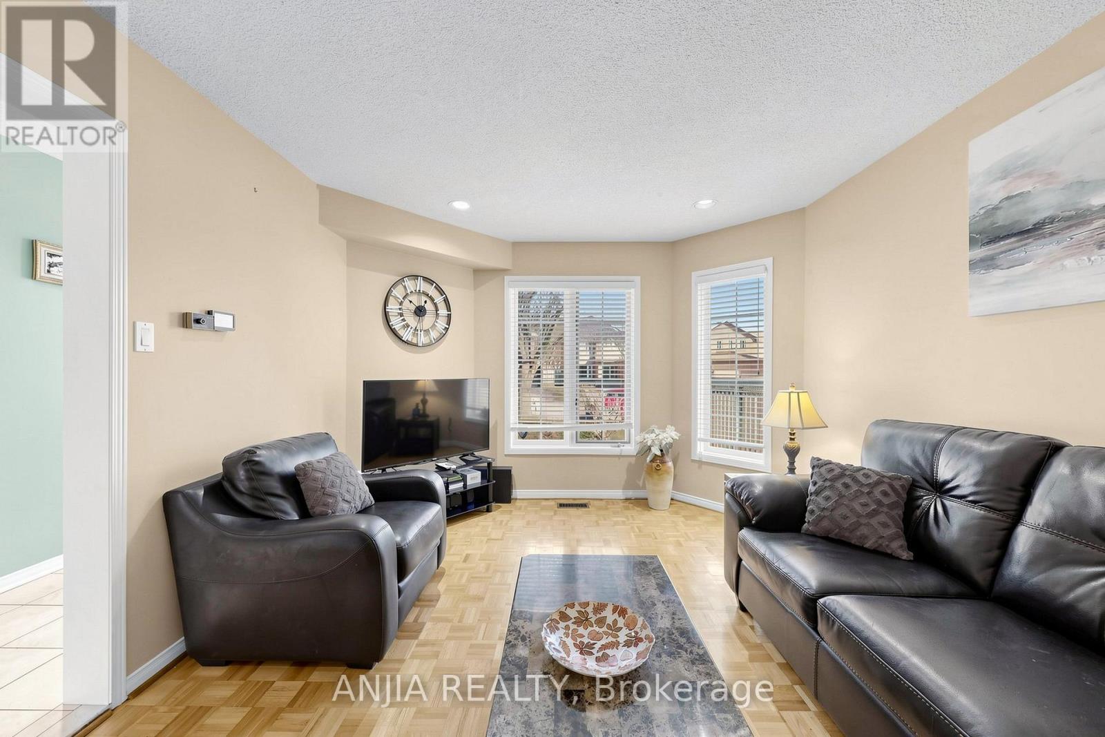 84 Havagal Crescent, Markham, Ontario  L3P 7G5 - Photo 4 - N12976222