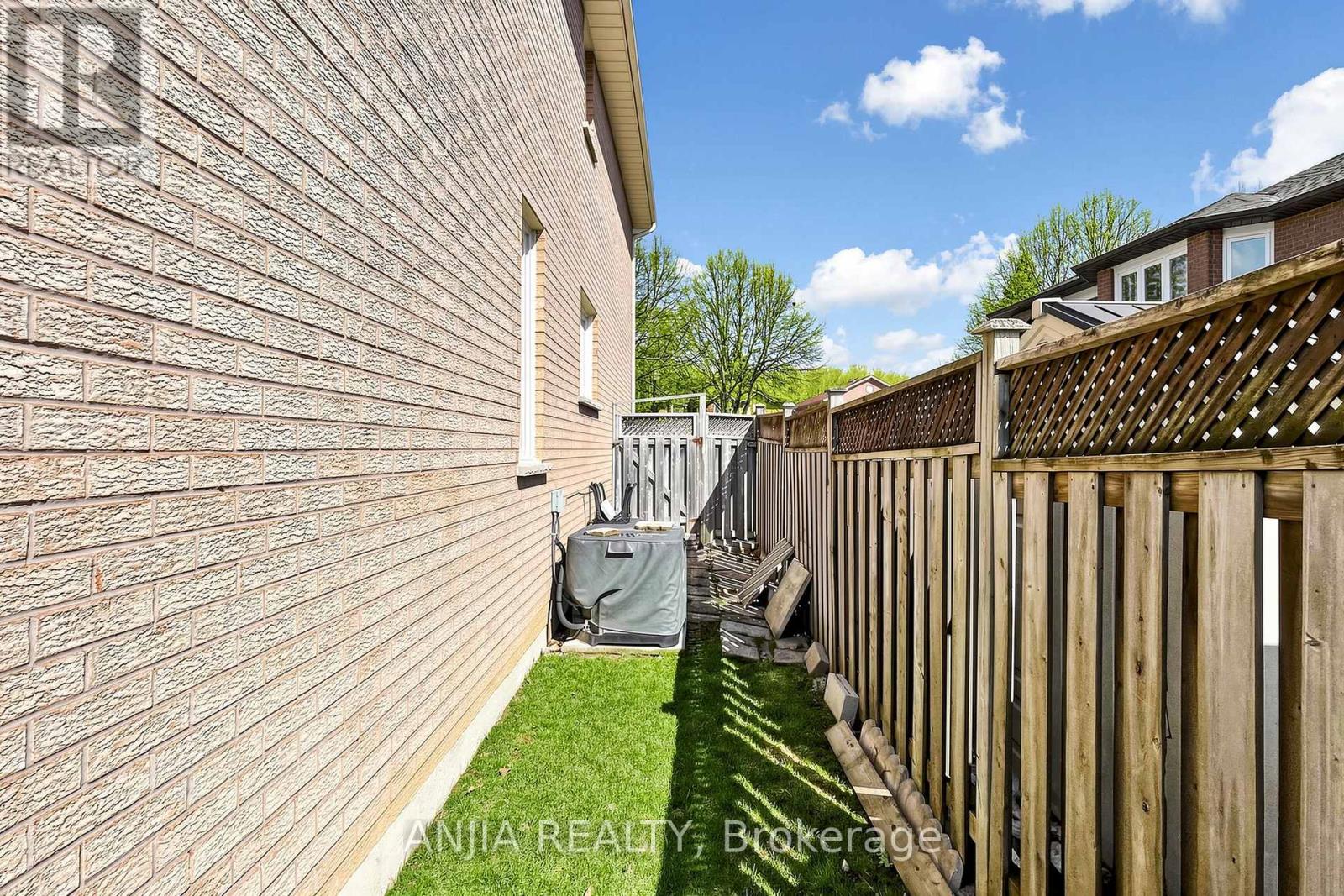 84 Havagal Crescent, Markham, Ontario  L3P 7G5 - Photo 44 - N12976222