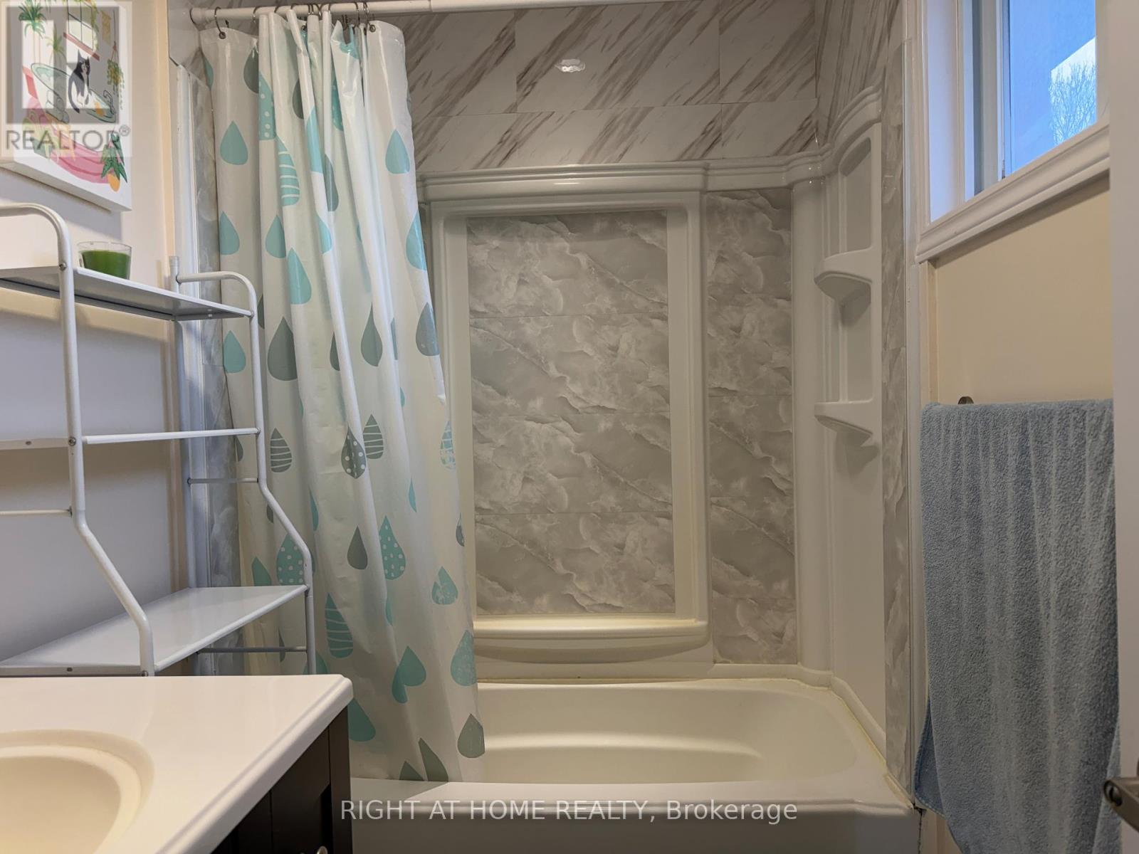 266 London Road, Newmarket, Ontario  L3Y 6K8 - Photo 10 - N12976238