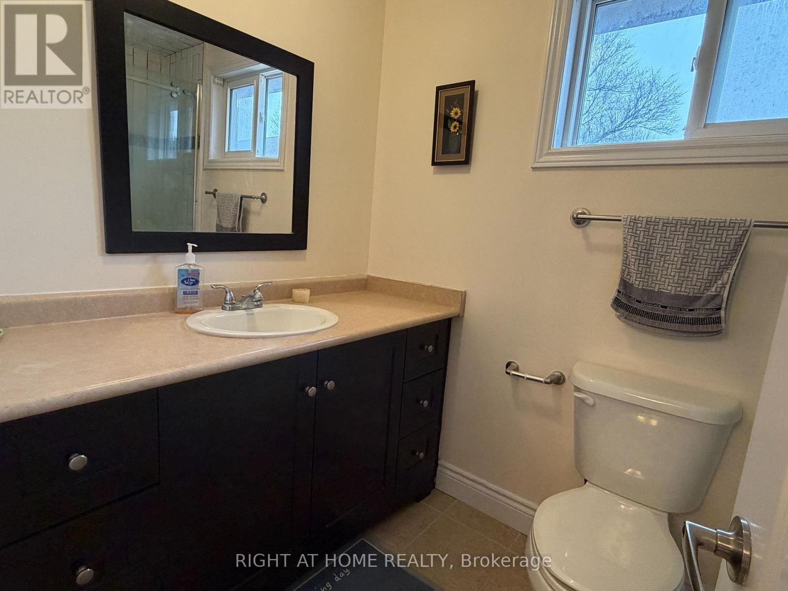 266 London Road, Newmarket, Ontario  L3Y 6K8 - Photo 13 - N12976238