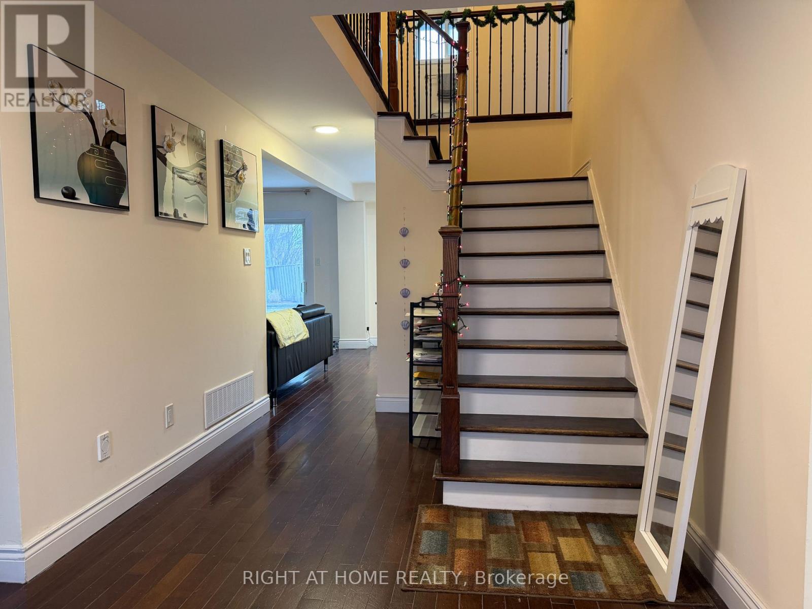 266 London Road, Newmarket, Ontario  L3Y 6K8 - Photo 2 - N12976238