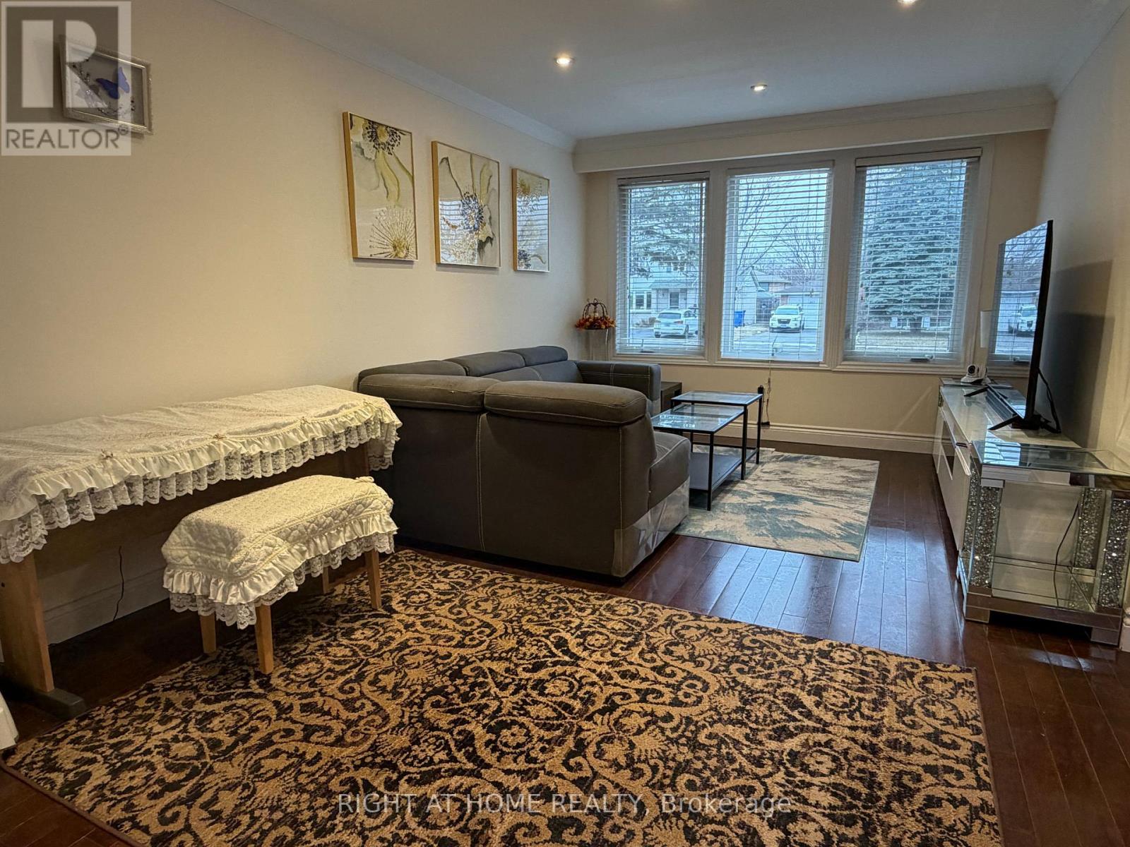 266 London Road, Newmarket, Ontario  L3Y 6K8 - Photo 3 - N12976238