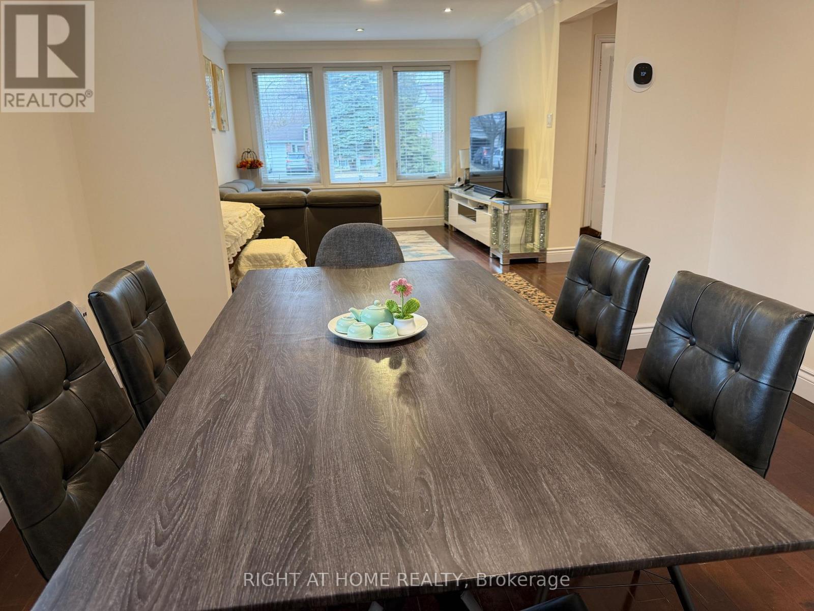 266 London Road, Newmarket, Ontario  L3Y 6K8 - Photo 4 - N12976238