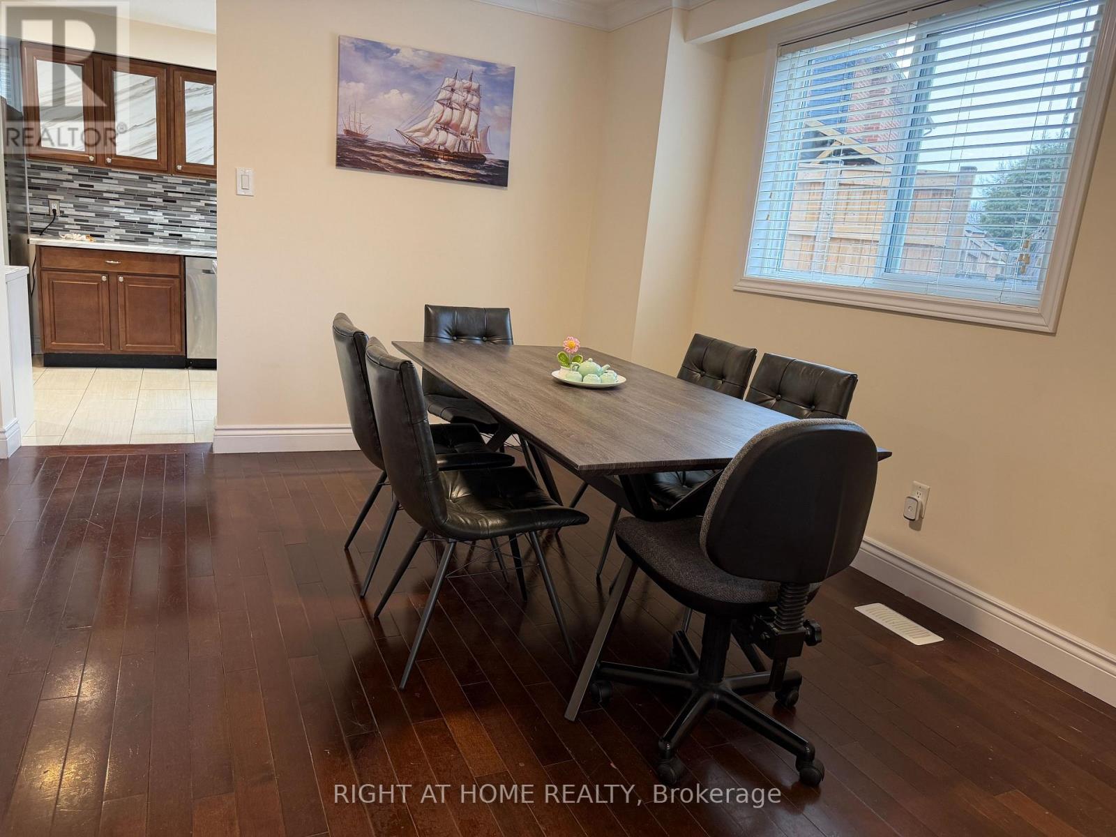 266 London Road, Newmarket, Ontario  L3Y 6K8 - Photo 5 - N12976238