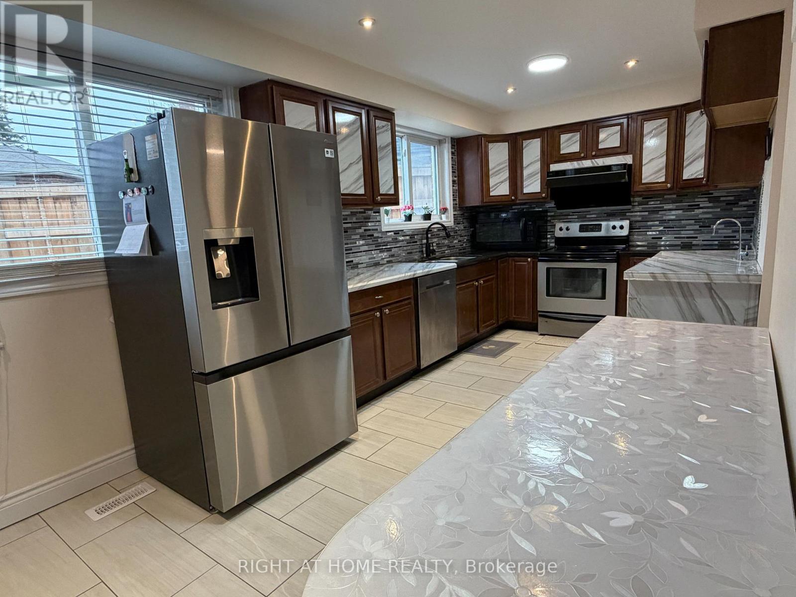 266 London Road, Newmarket, Ontario  L3Y 6K8 - Photo 6 - N12976238