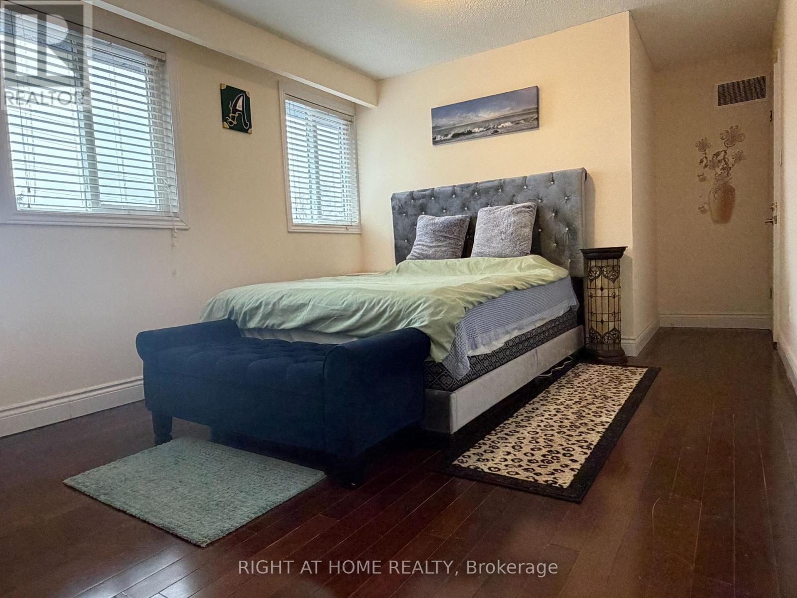 266 London Road, Newmarket, Ontario  L3Y 6K8 - Photo 9 - N12976238