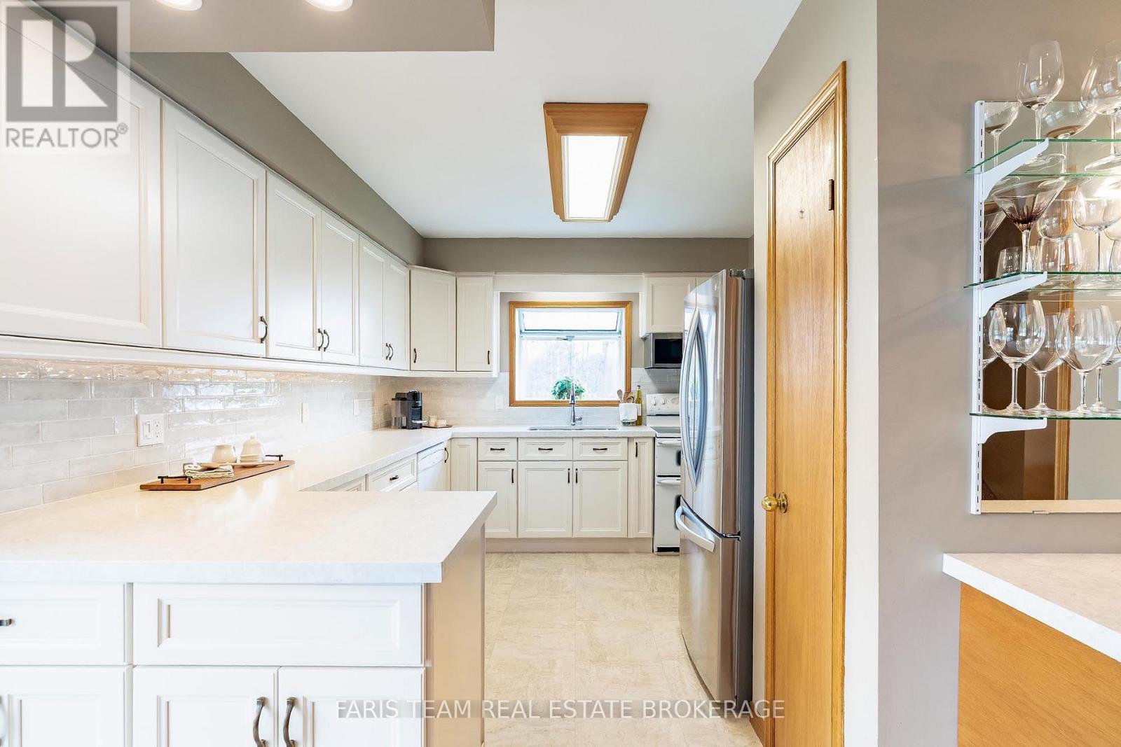 108 Sixth Street, Brock (Beaverton), Ontario  L0K 1A0 - Photo 6 - N12976240