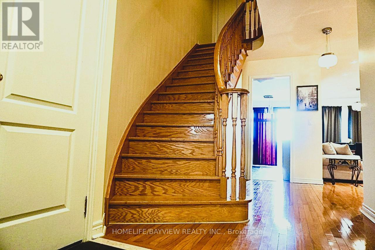 60 - 8 Townwood Drive, Richmond Hill, Ontario  L4E 4Y3 - Photo 4 - N12976246