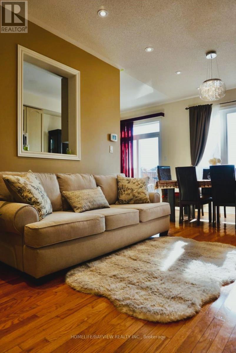 60 - 8 Townwood Drive, Richmond Hill, Ontario  L4E 4Y3 - Photo 5 - N12976246