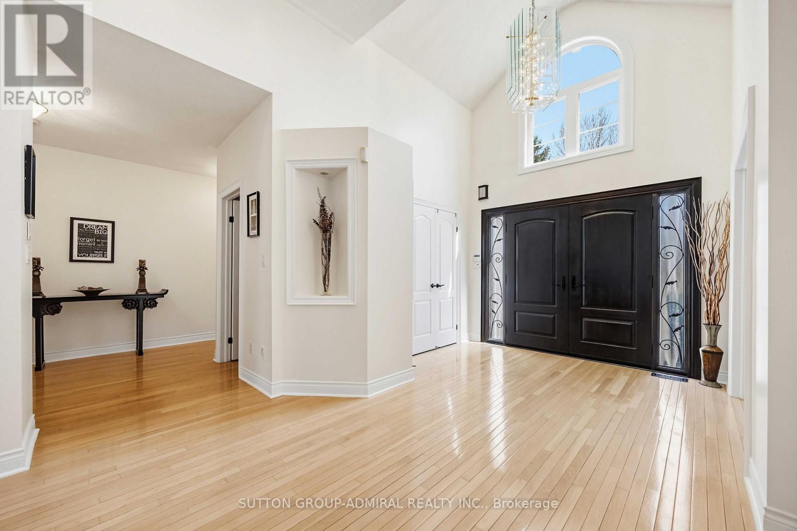 71 Glacier Court, Vaughan, Ontario  L6A 2V3 - Photo 3 - N12976274