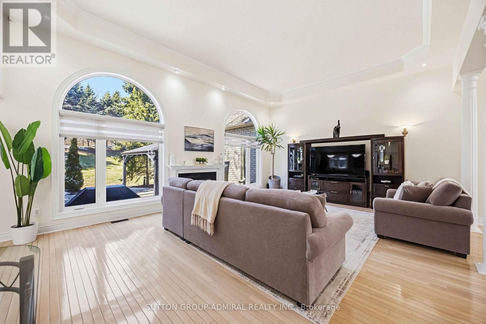 71 Glacier Court, Vaughan, Ontario  L6A 2V3 - Photo 4 - N12976274